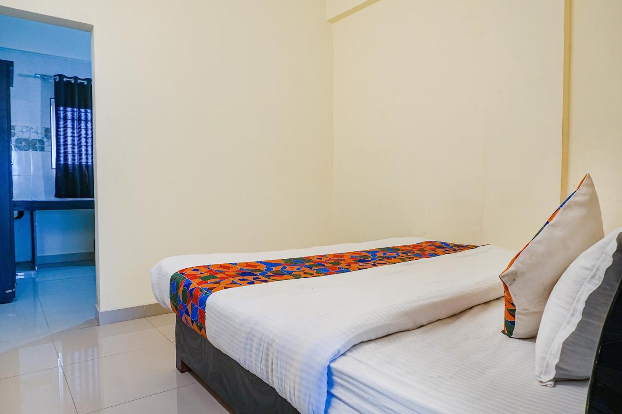 Fabexpress Vaishnav Inn Talegaon Dabhade Buitenkant foto