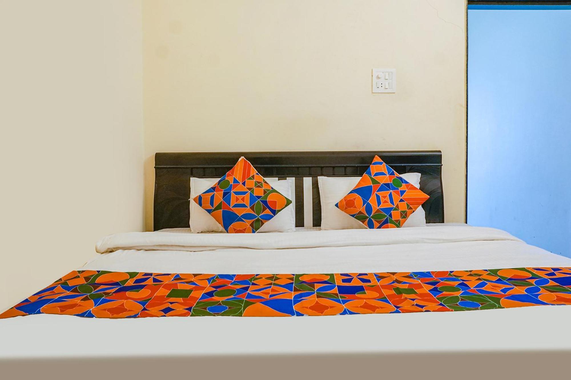 Fabexpress Vaishnav Inn Talegaon Dabhade Buitenkant foto
