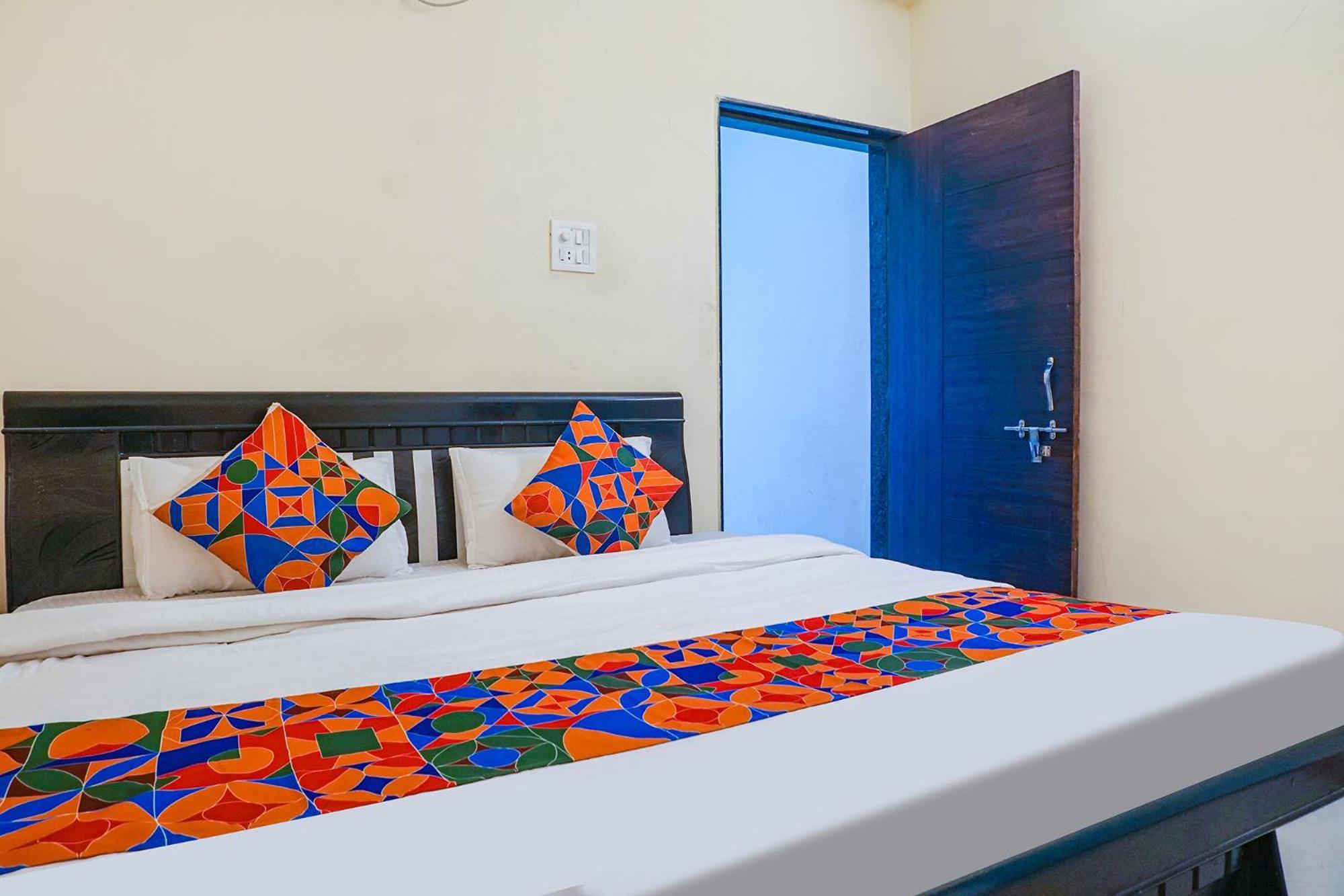 Fabexpress Vaishnav Inn Talegaon Dabhade Buitenkant foto