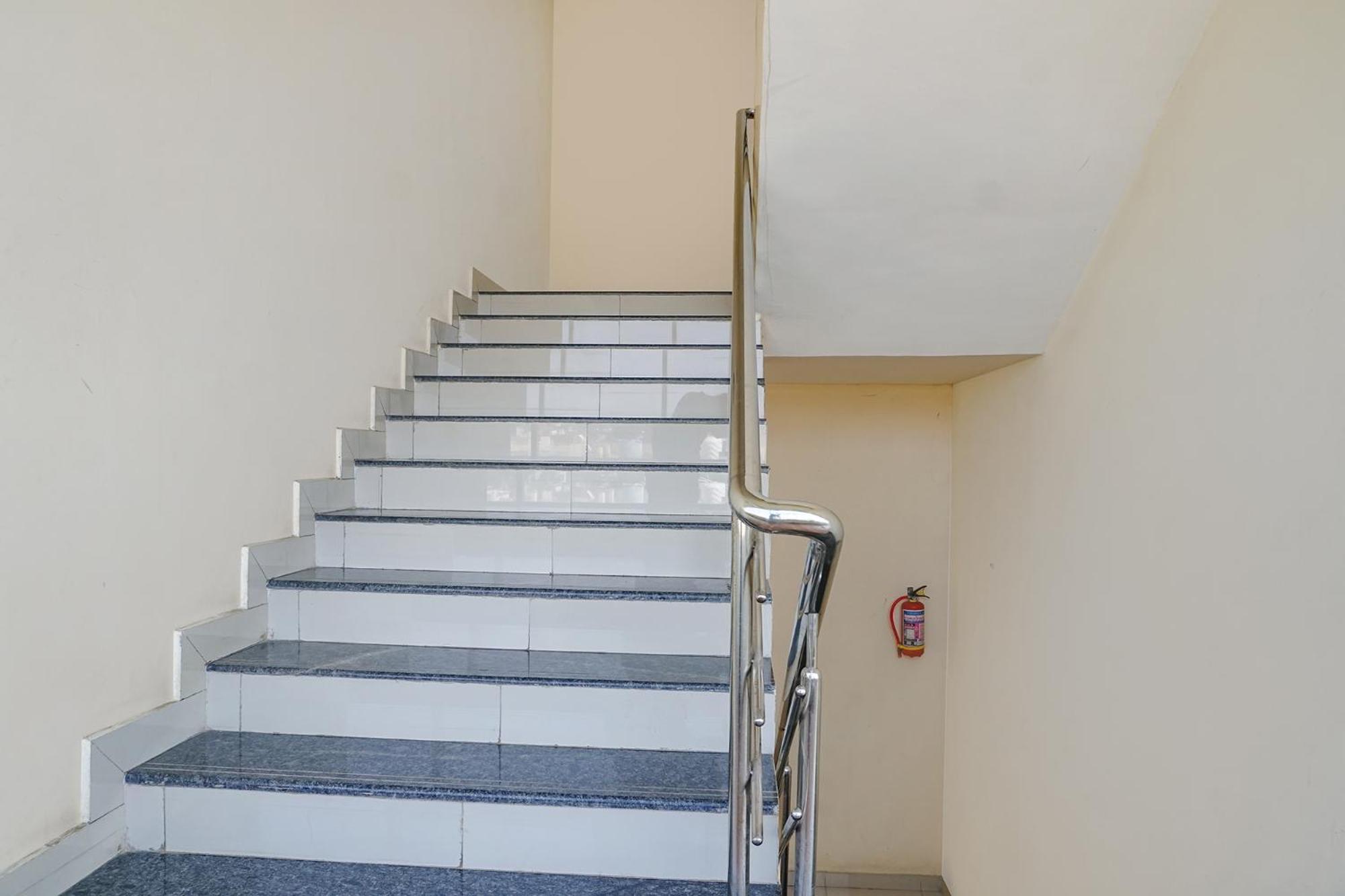 Fabexpress Vaishnav Inn Talegaon Dabhade Buitenkant foto