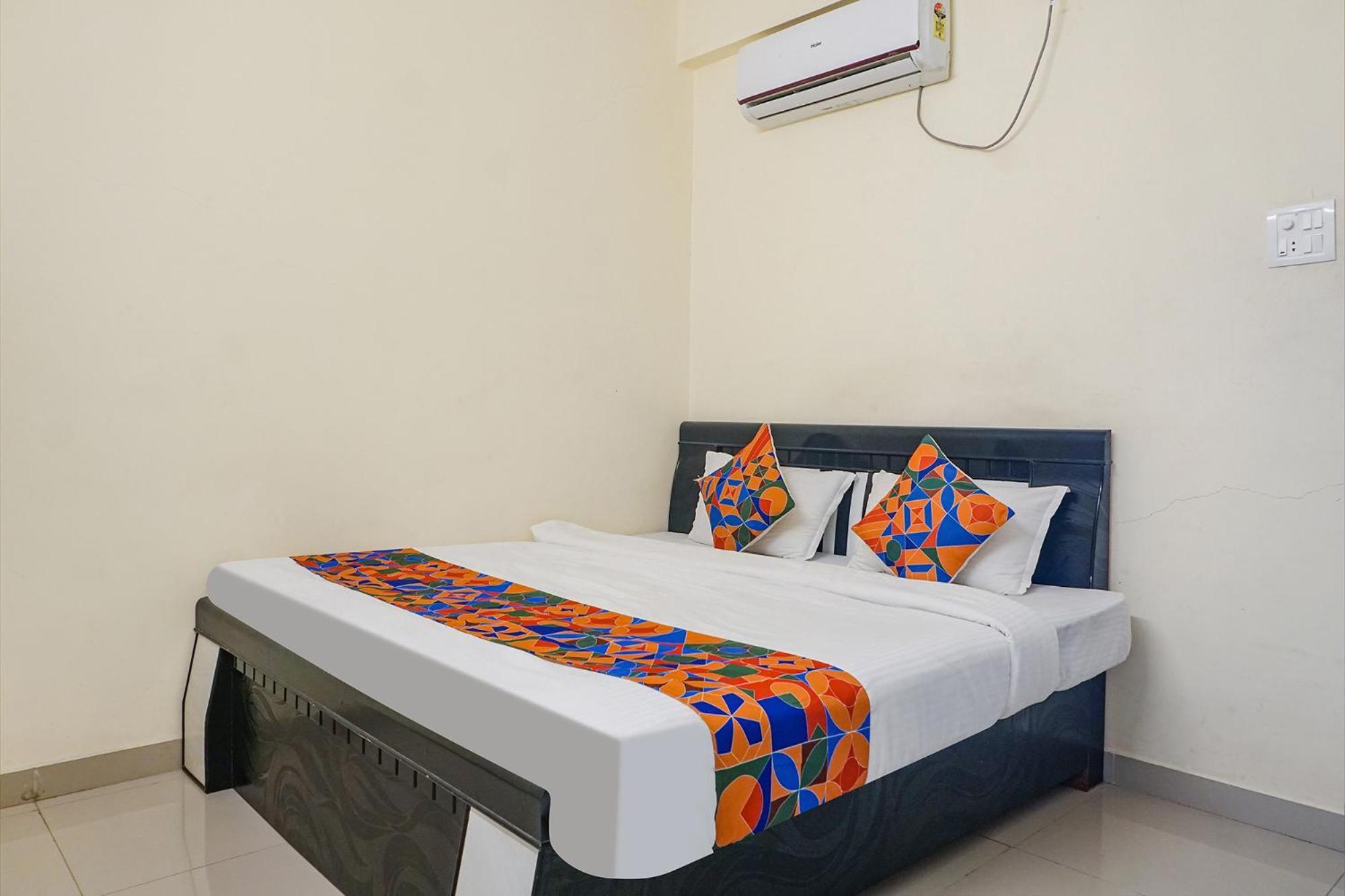 Fabexpress Vaishnav Inn Talegaon Dabhade Buitenkant foto